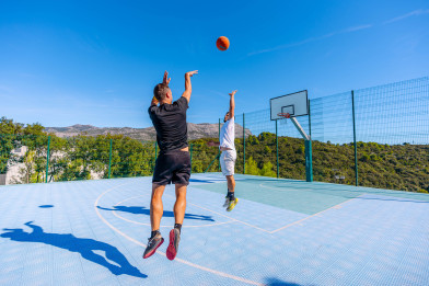 Basketball und Fußball